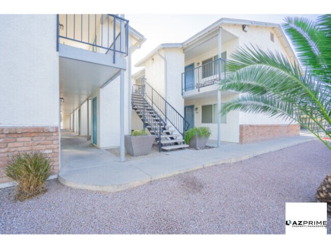 Photo - FREE FIRST MONTH'S RENT MOVE IN SPECIAL! Inviting 2/1 Phoenix Apartment with Modern Comforts!