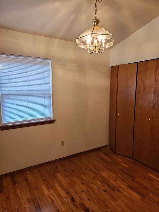 Photo - 2073 Cherry St