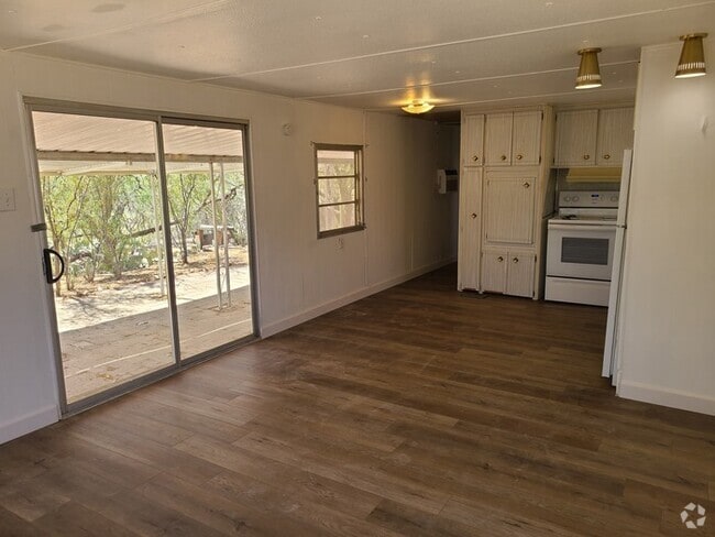 Building Photo - Beautiful Studio home