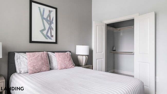 Photo - 1619 N Frazier St Unidad 104