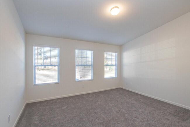 Photo - BEAUTIFUL 2 Bedroom Townhome in Cox Mill District MOVE IN SPECIAL - 1 MONTH FREE