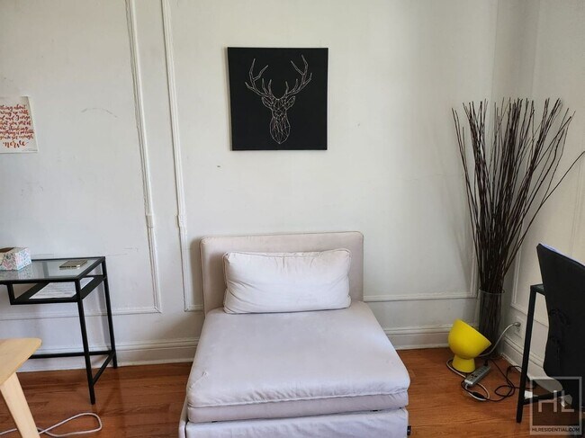 Photo - KINGSTON AVENUE Unit A4