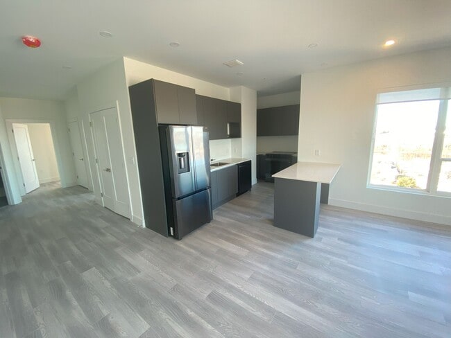 Building Photo - Beautiful New 2 Bed 2 Bath Unit 1106