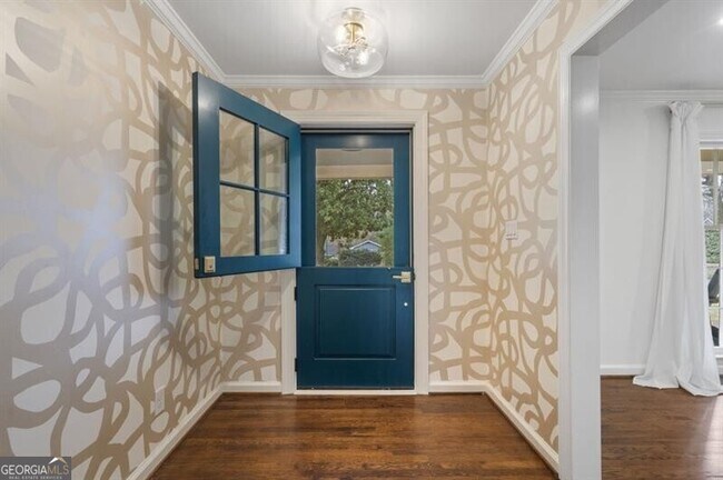 Photo - 439 Broadland Rd NW