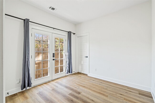 Photo - 3601 Rebecca St