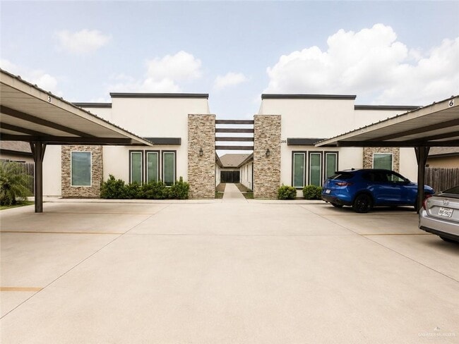 Building Photo - 16 Teak Dr Unit 3