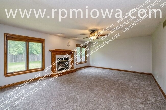 Photo - 15803 Hawthorn Dr