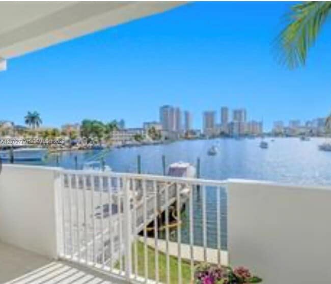 Photo - 462 Golden Isles Dr Unit 305