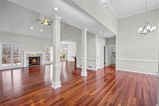 Photo - 1969 Seymour Dr NW