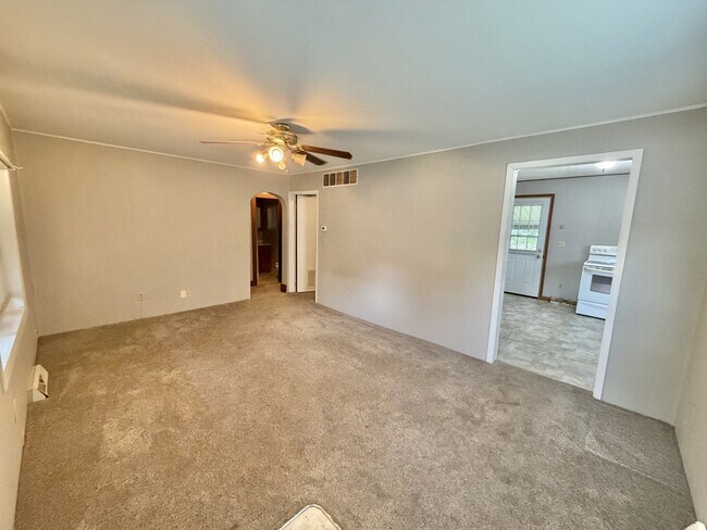 Photo - 417 N West St