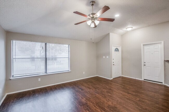 Photo - AVAILABLE NOW! NICE 3 BEDROOM HOME LOCATED IN ARLINGTON, TEXAS!