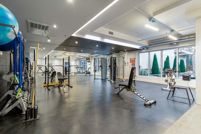 Photo - Le Monroe 1-2