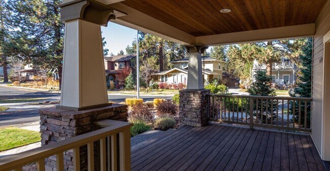 Photo - 1690 N W Lepage Pl Unidad #1