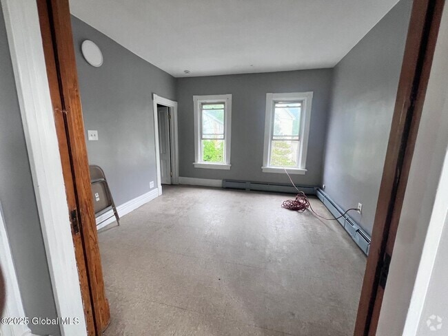 Building Photo - 61 Jay St Unit 2 Rental