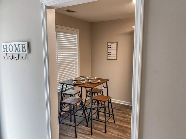 Photo - 413 Andover Dr