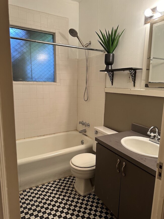 Bathroom - 633 Moreland Ave NE Unit Condo