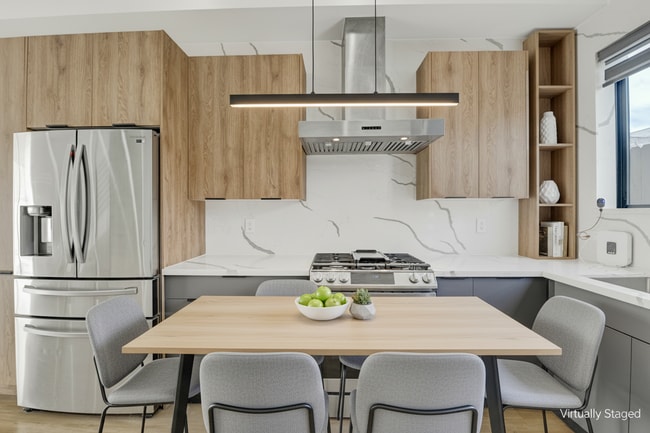 Photo - 19033 Bassett St