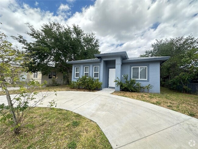 Building Photo - 2305 NW 6th Pl Rental