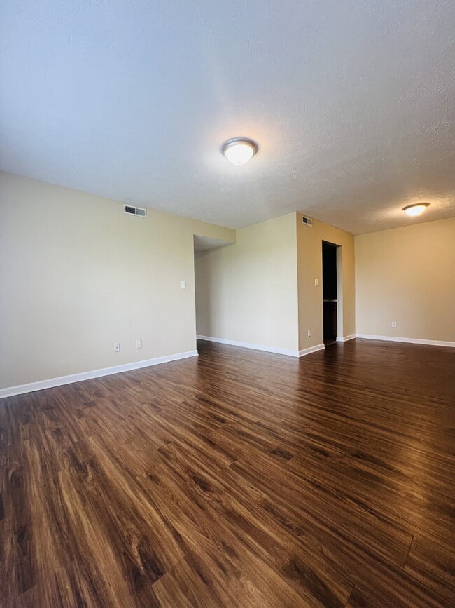 Photo - "Charming 2-Bedroom Gem in Clarksville – Cozy 965 Sq Ft Retreat!" 3854D Northeast Dr. Clarksville...