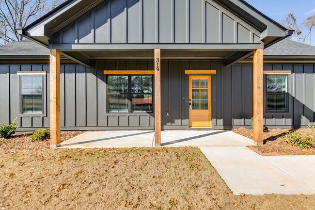 Photo - 319 Bledsoe St