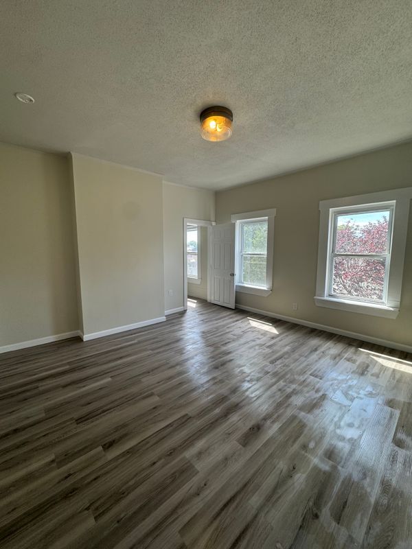 64 New Bridge St Unit 2