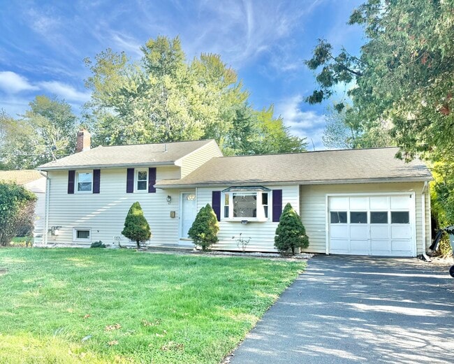 Building Photo - 47 Beechwood Rd Rental