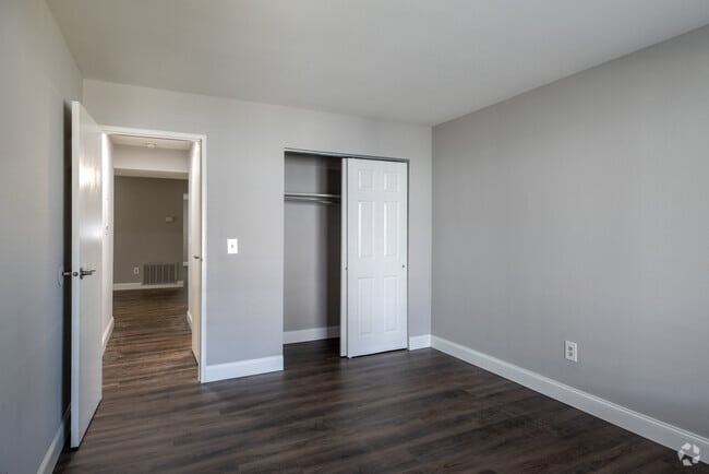 2BR, 2BA - 1,033SF - Second Bedroom