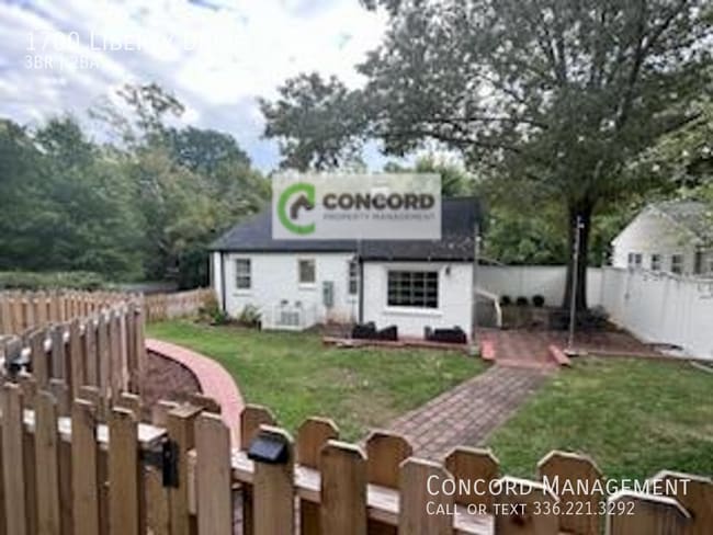 Photo - 1700 Liberty Dr