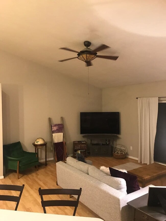 15' vaulted ceilings - 8522 Jasonville Ct SE Unit 8522