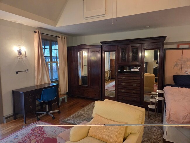 Photo - 1524 Brawne Ave NW Unit Studio