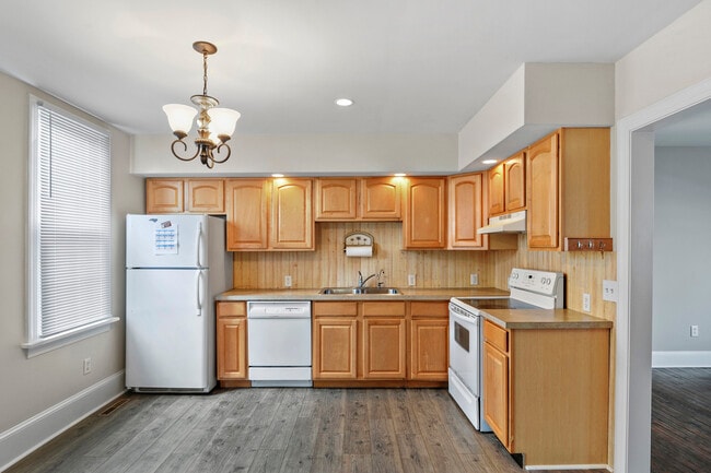 Photo - 107 W High St