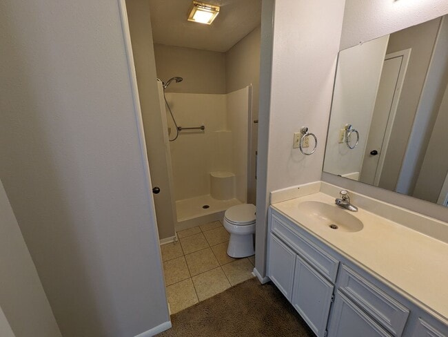 Photo - 147 Farmers St