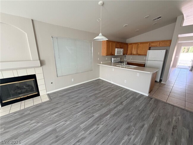 Photo - 765 Donelle Ave