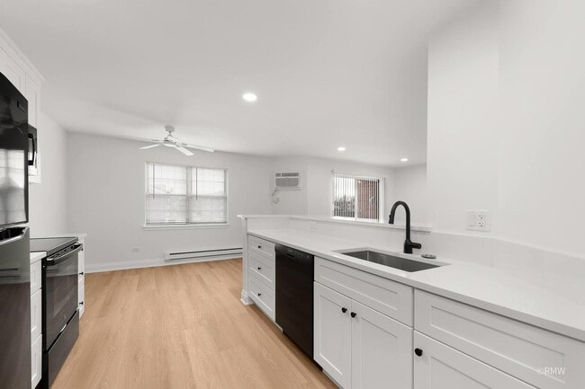 Photo - 224 S Rush St Unit 3A