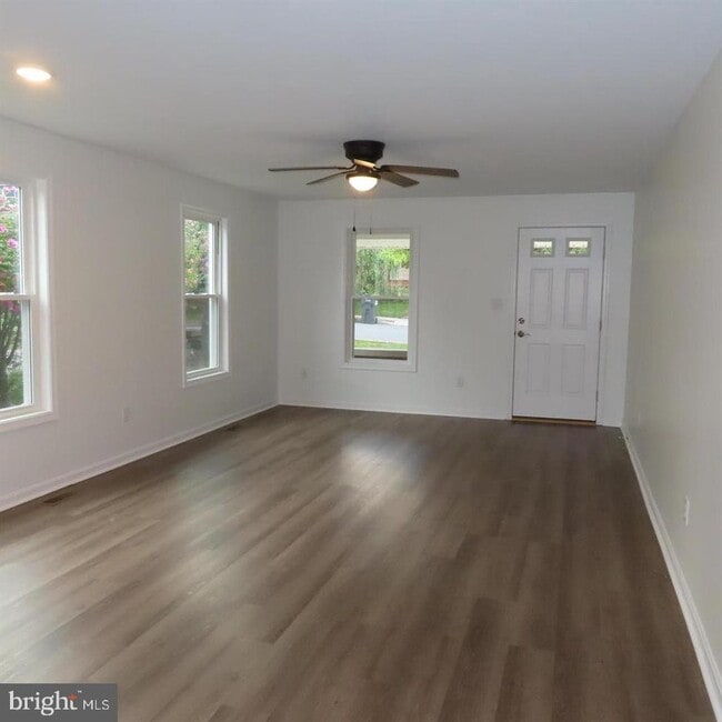 230 Rowe Ave