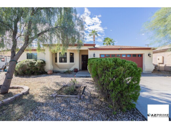 Photo - Exceptional 3/2 Phoenix House - Vaulted Ce...