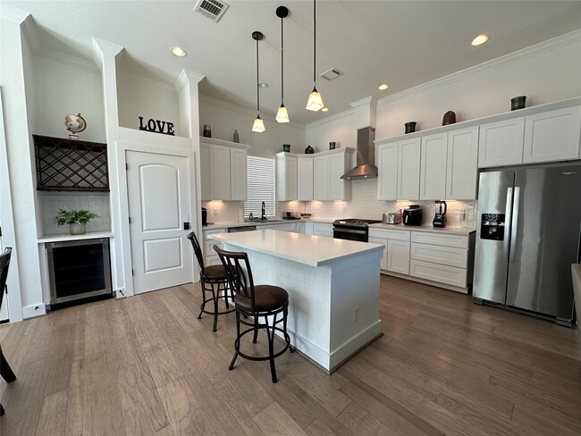 Photo - 2714 Nagle St