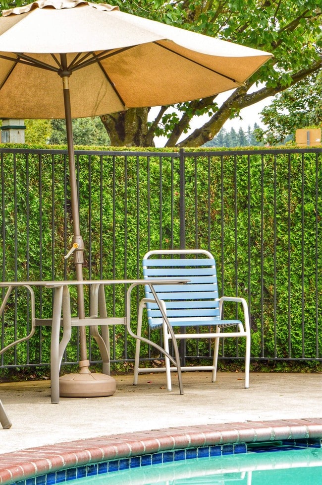 Seasonal Swimming Pool - Village Place