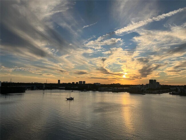 Photo - 17150 N Bay Rd Unidad 2806