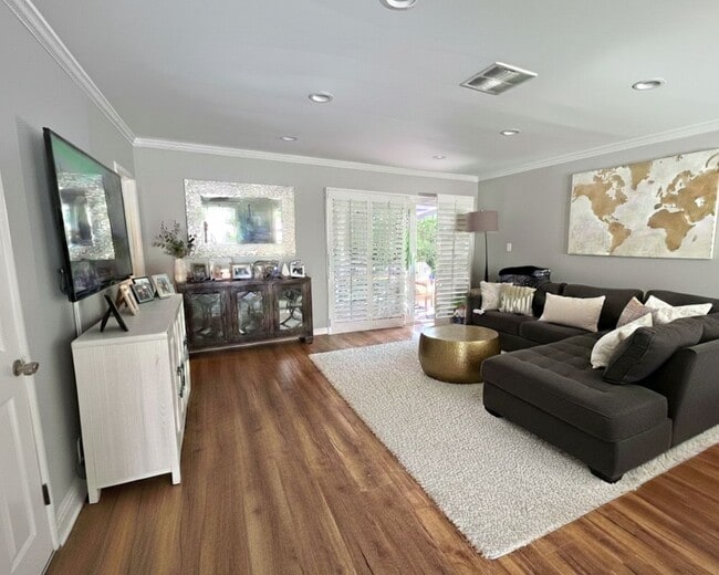 Photo - 2737 N Kenneth Rd