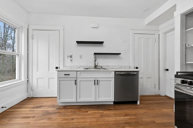 Building Photo - 166 Elliot St