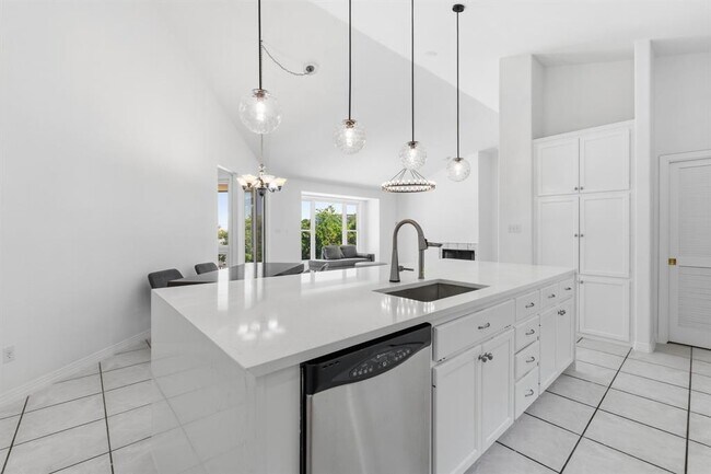 Photo - 409 Beardsley Ln