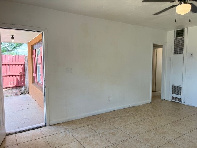 Photo - 3111 Amherst St