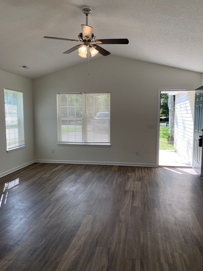 Photo - 3 Bedroom 2 Bath House on Hillsdale Drive