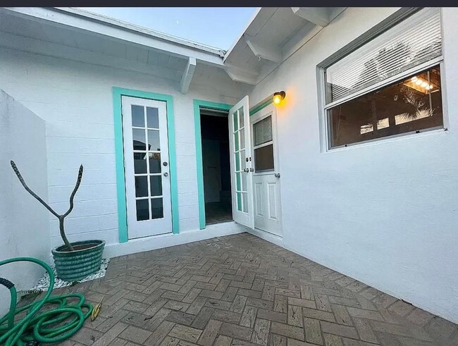 Photo - 656 Manor Dr