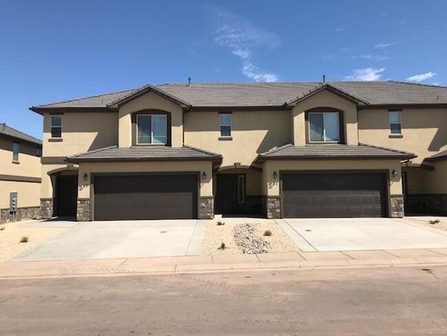 Building Photo - Beautiful Blackhawk Townhome