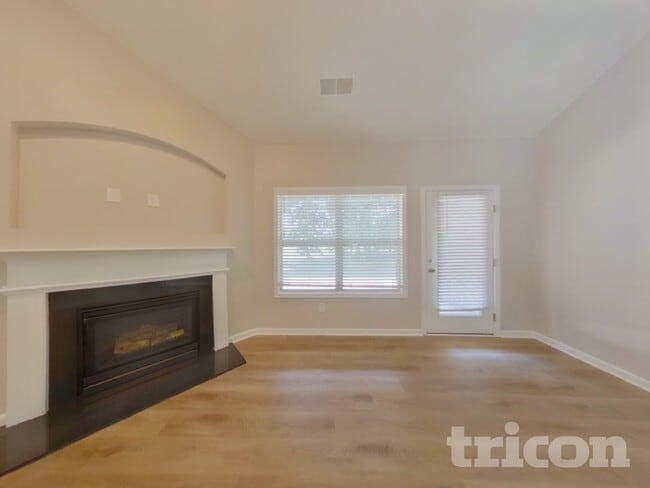 Photo - 118 Greenbank Dr