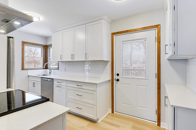 Photo - 6621 Eliot View Rd