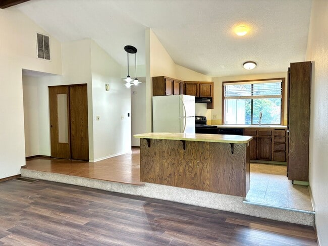 14273-14275 SW Daphne St Unit 14273
