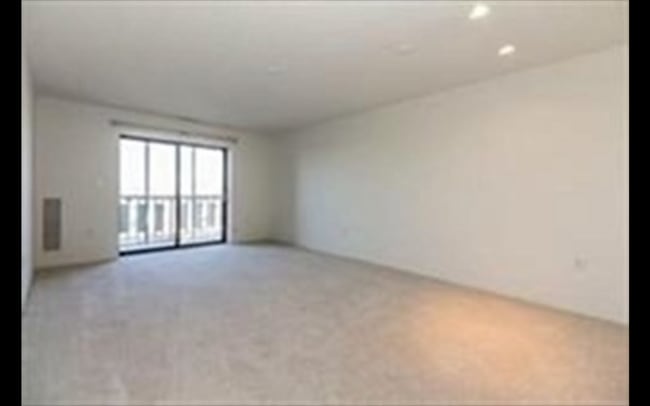 Building Photo - 22 Ocean Ave Unit #406 Rental